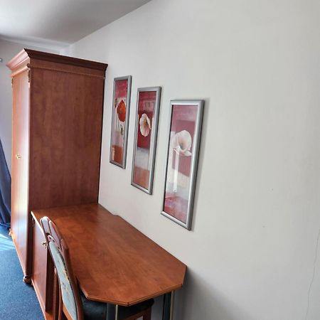 Hotel Hoyers In Pinneberg Prisdorf Buitenkant foto