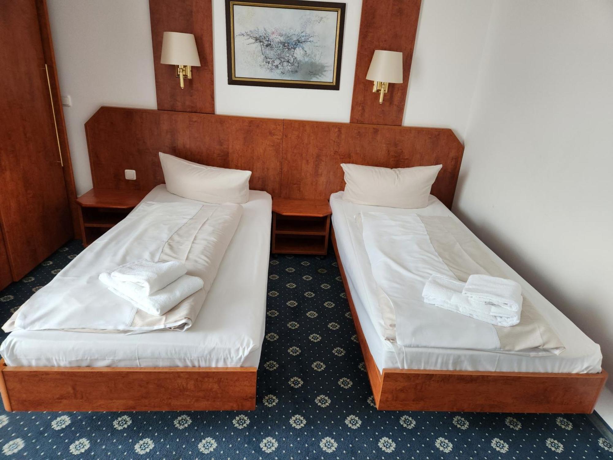 Hotel Hoyers In Pinneberg Prisdorf Buitenkant foto