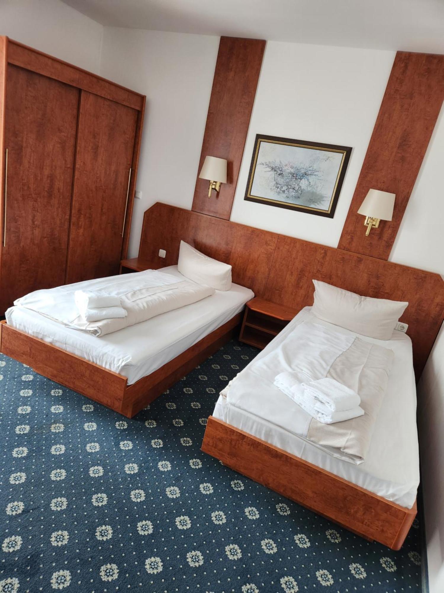 Hotel Hoyers In Pinneberg Prisdorf Buitenkant foto