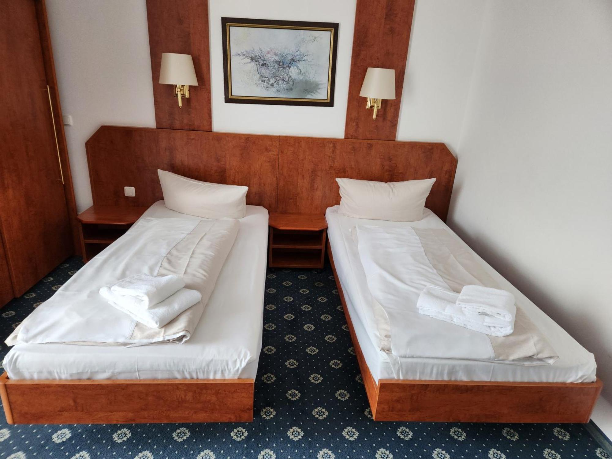 Hotel Hoyers In Pinneberg Prisdorf Buitenkant foto